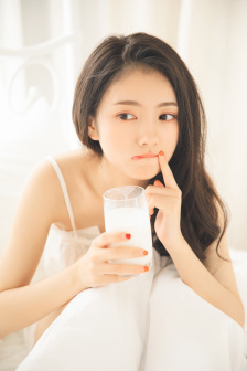 大学生情侣打野战视频
